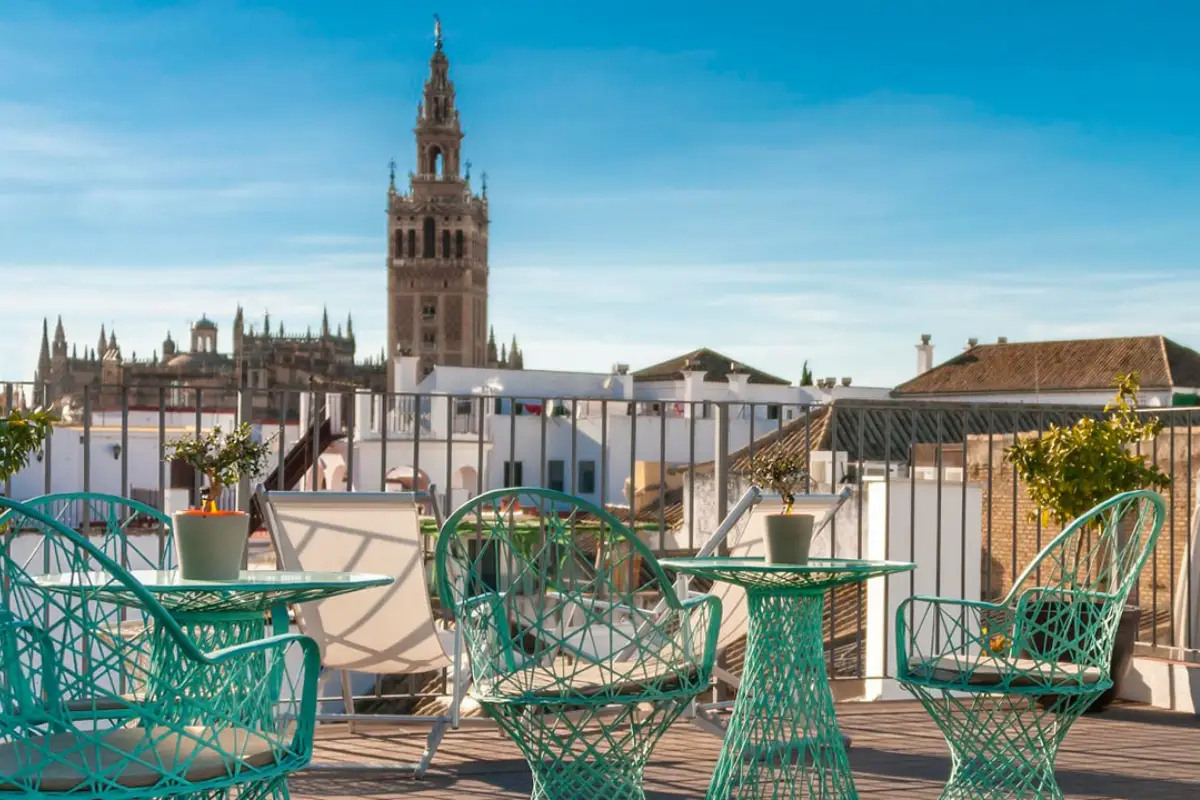Seville river and Torre del Oro