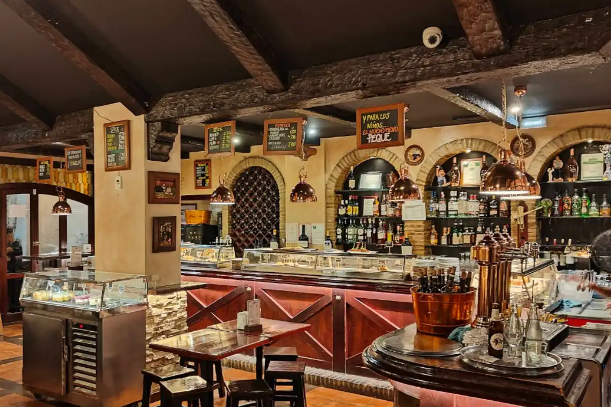 Outdoor dining in Marbella