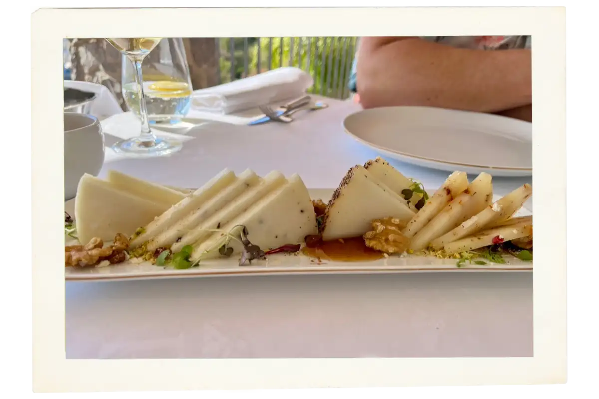 Spanish mid-morning almuerzo