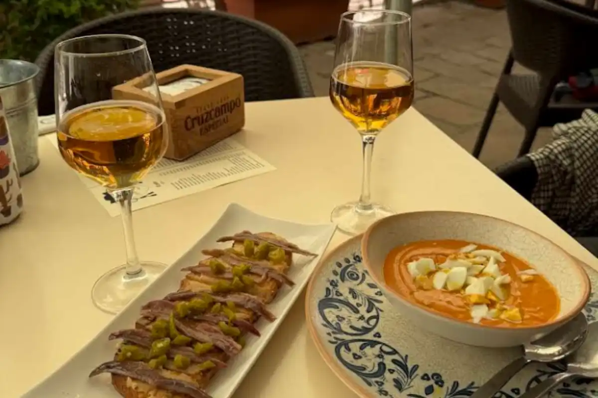 Cafeteria Arcediano terrace overlooking Plaza del Populo in Baeza