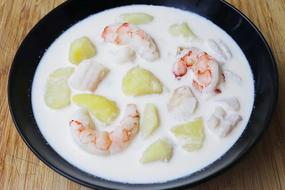 Gazpachuelo creamy fish soup