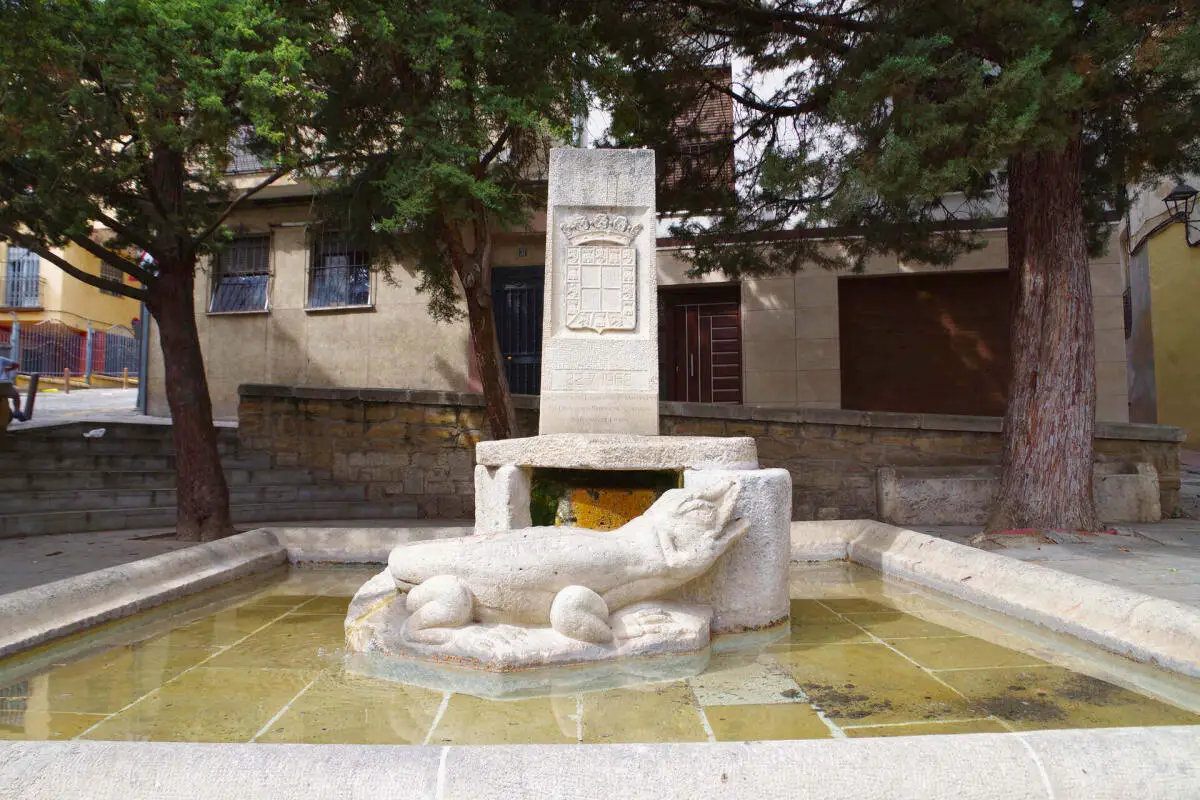 La Magdalena church and the Fuente del Lagarto lizard fountain in Jaén