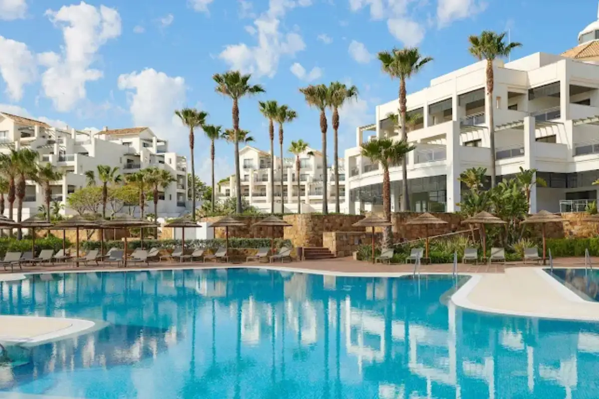 Fuerte Estepona Hotel with wide beach and pools