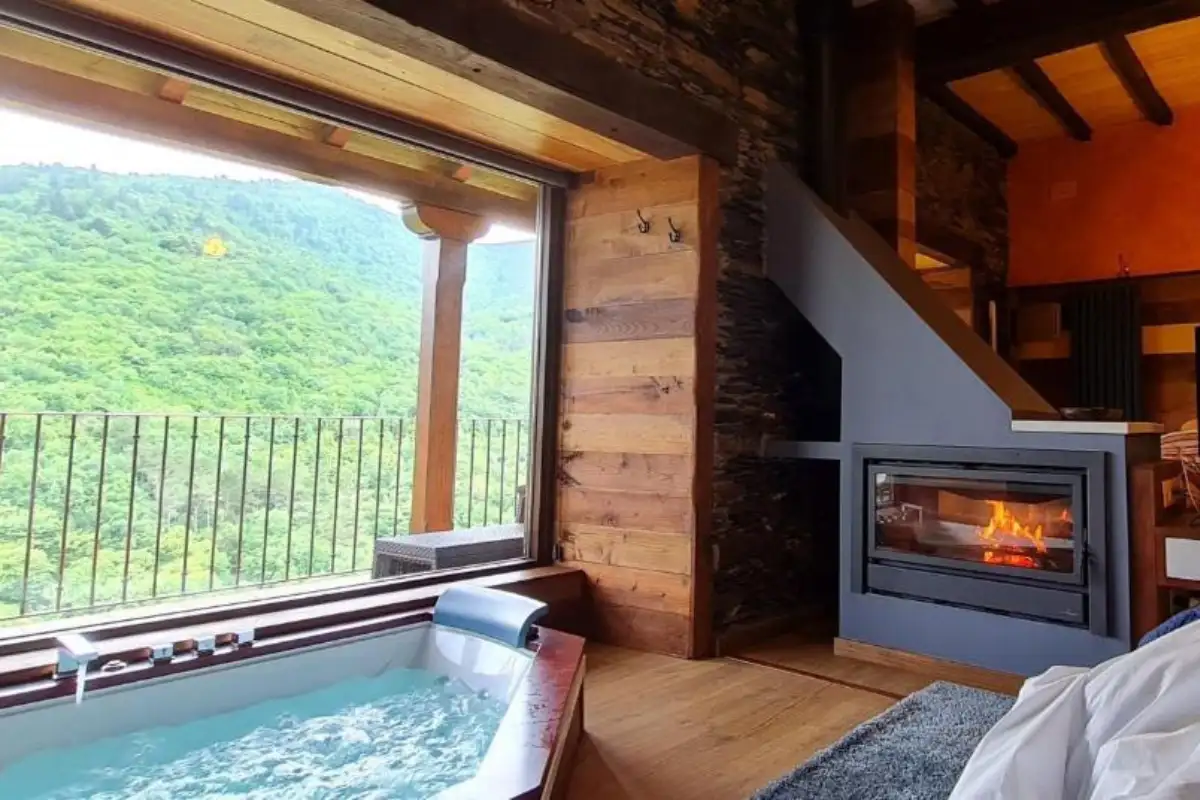 spain unusual stays 7