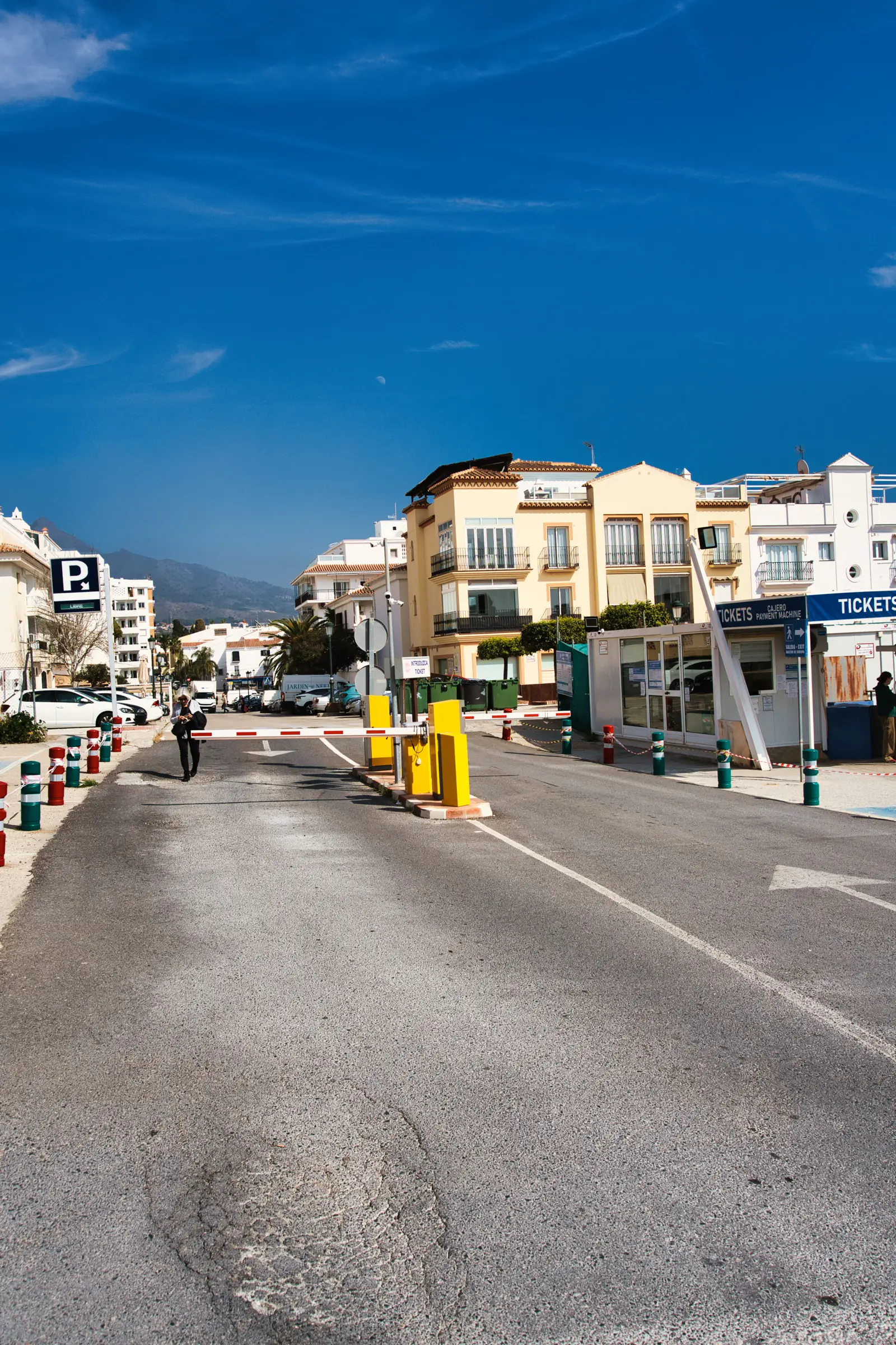 Carabeo parking entrance