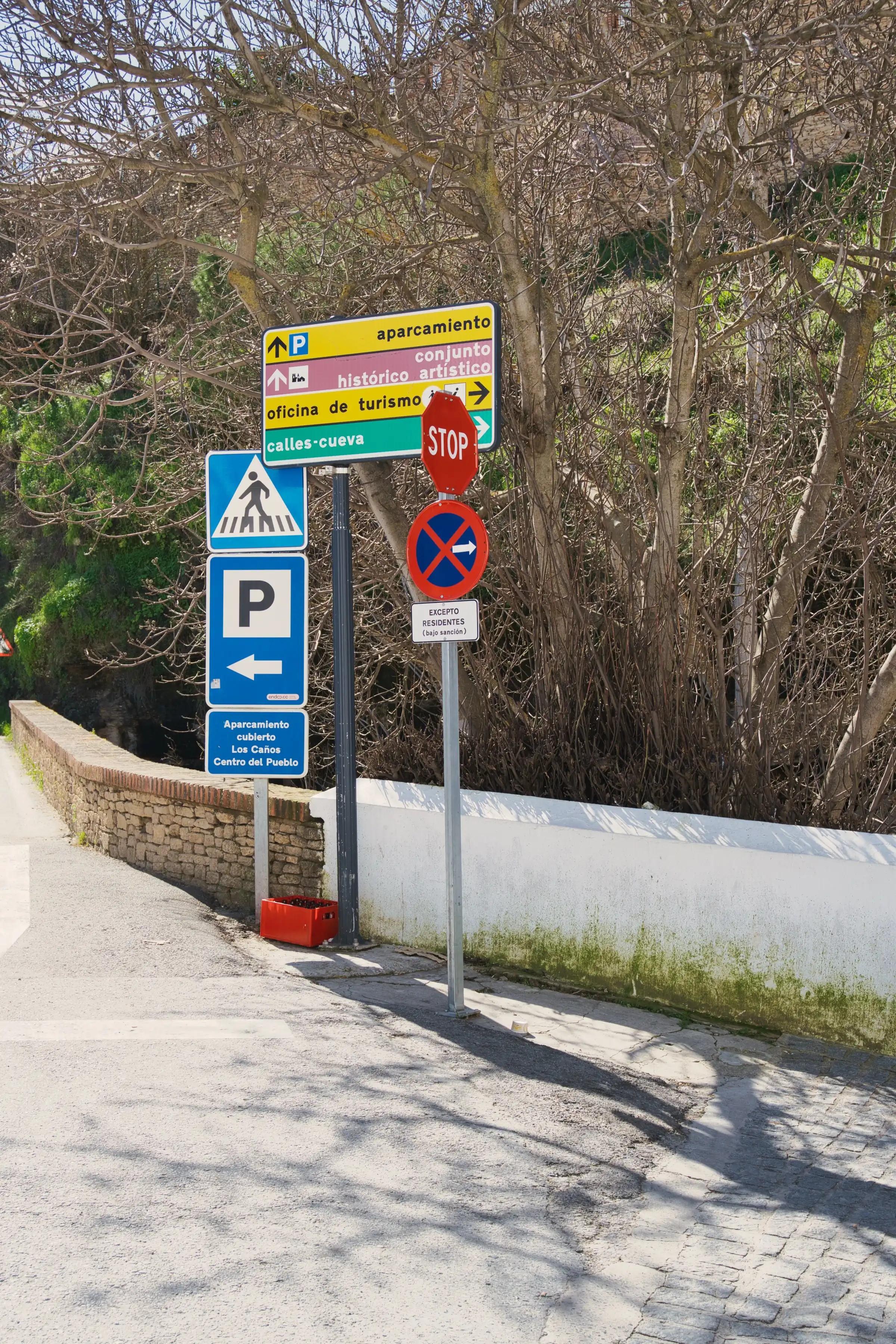 A sign showing driving restrictions.